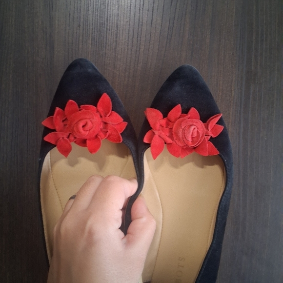 Talbots Red Flower Gold Heel Black Flats Causal Sz 8 Pointed Toe Prep Holiday - Picture 7 of 7
